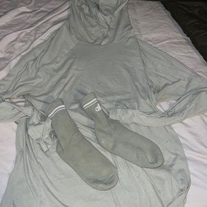Alo Yoga Core Hooded Runner in Limestone with matching socks